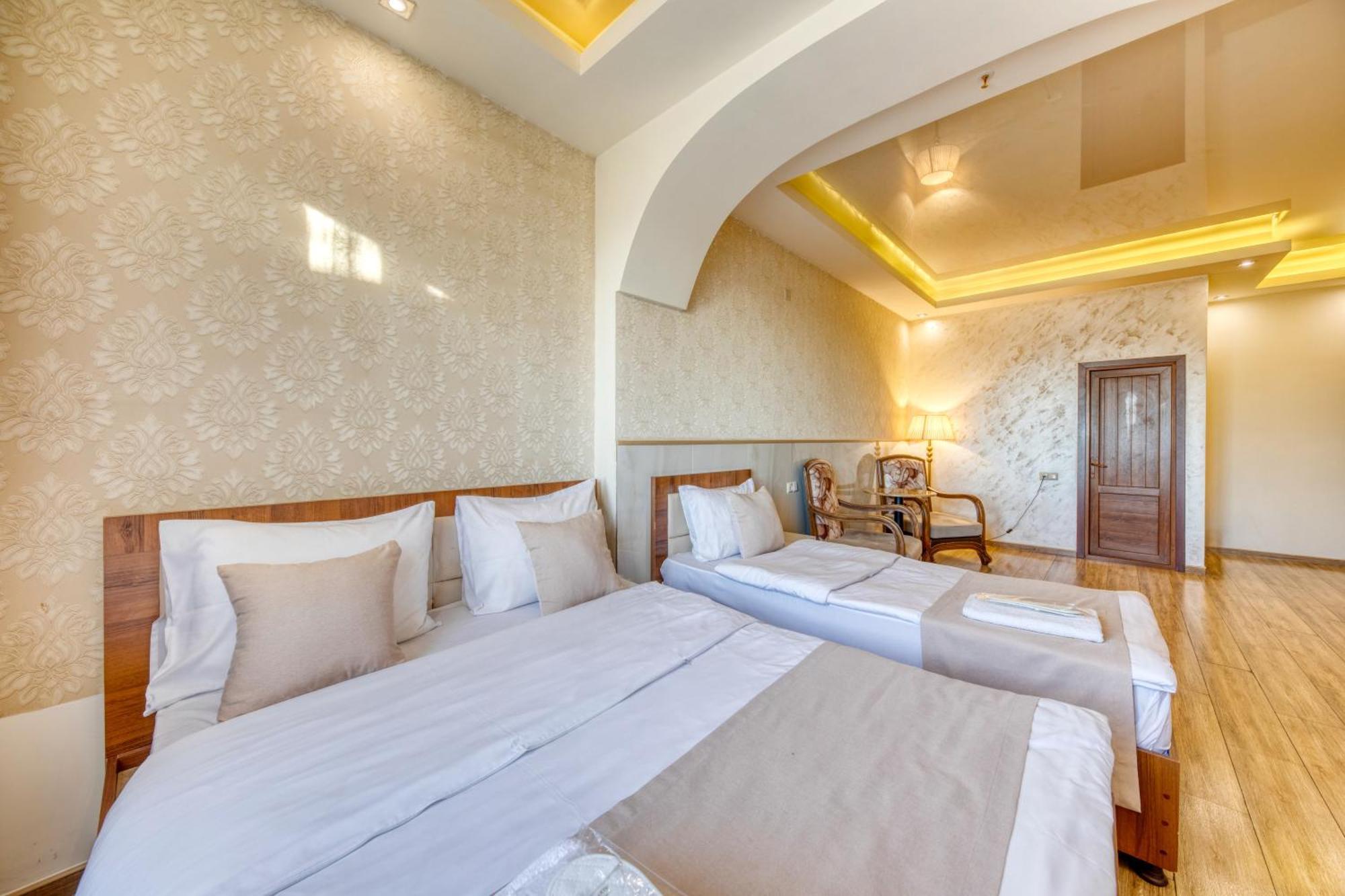 Aleppo Hotel Jerevan Eksteriør bilde